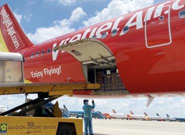 Hơn 200 máy thở hiện đại được Vietjet chuyên chở về TP Hồ Chí Minh do Đức sản xuất!